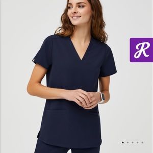 FIGS: Casma™ Three-Pocket Scrub Top: Navy